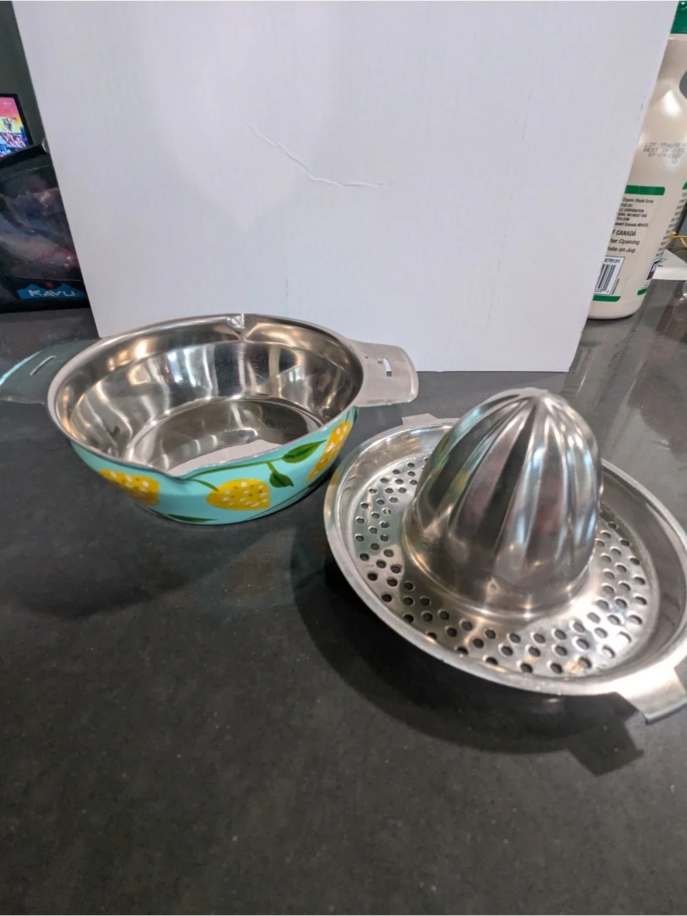 Lemon Pattern Citrus Juicer with Stainless Steel Reamer